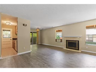 Photo #6: 4822195 Listing
