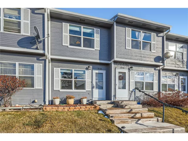 MLS: 4822752 Condo For Sale