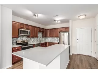 Photo #4: 4825931 Listing