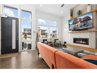 Photo #5: 4829796 Listing