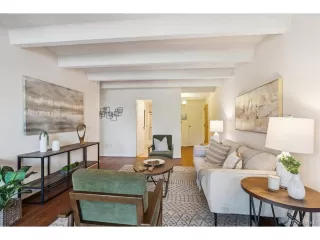 Photo #5: 4830545 Listing