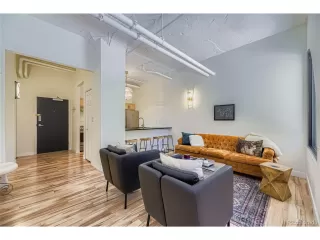 Photo #5: 4831273 Listing