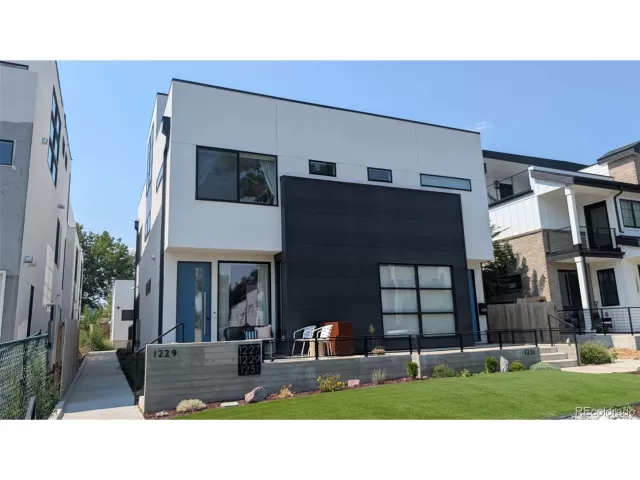 MLS: 4833714 Condo For Sale