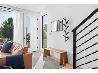 Photo #6: 4833714 Listing