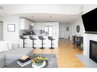 Photo #5: 4836658 Listing