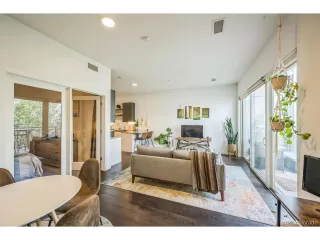 Photo #6: 4837027 Listing