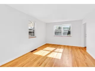 Photo #4: 4841876 Listing 