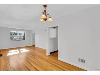 Photo #5: 4841876 Listing 