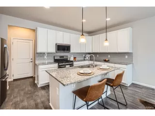 Photo #5: 4843760 Listing