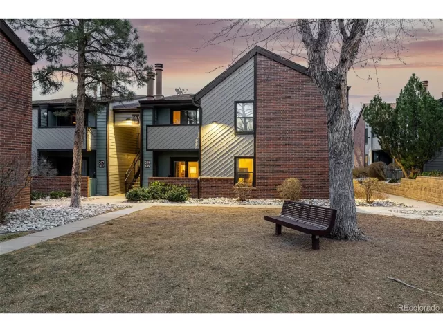 MLS: 4850372 Condo For Sale