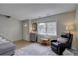 Photo #3: 4854437 Listing
