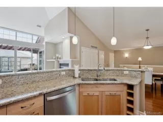 Photo #5: 4861289 Listing