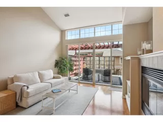Photo #6: 4861289 Listing