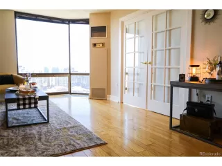 Photo #6: 4861609 Listing