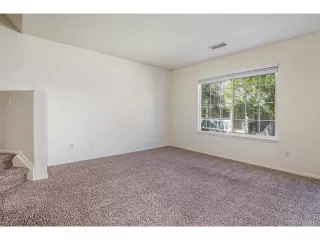 Photo #6: 4862968 Listing
