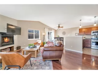 Photo #5: 4864439 Listing