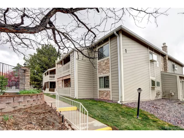 MLS: 4867962 Condo For Sale