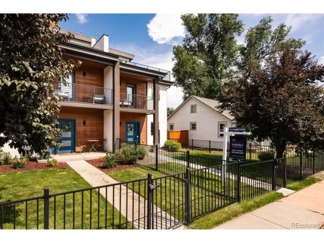 MLS: 4869037 Condo For Sale