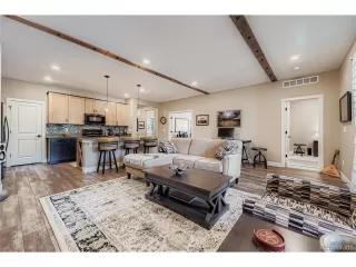 Photo #5: 4872229 Listing