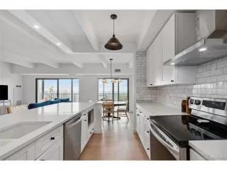 Photo #5: 4873297 Listing