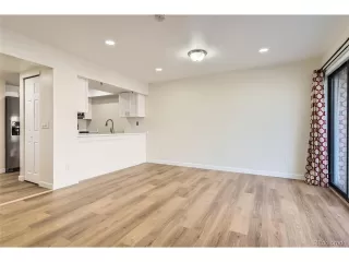 Photo #5: 4875935 Listing