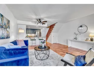 Photo #5: 4877681 Listing