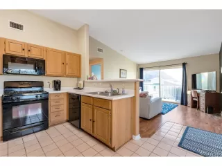 Photo #2: 4879843 Listing 