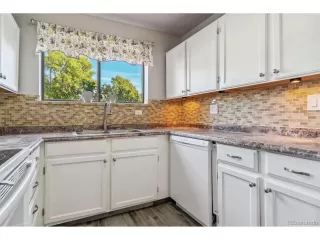 Photo #5: 4880601 Listing