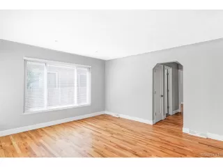 Photo #5: 4885702 Listing 