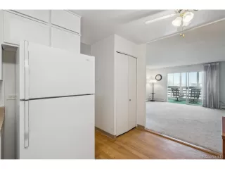 Photo #4: 4887038 Listing