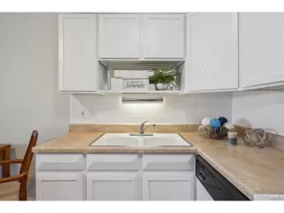 Photo #5: 4887038 Listing