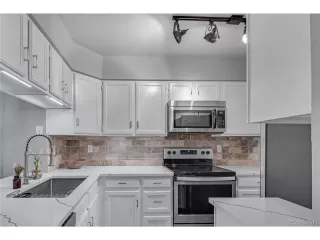 Photo #4: 4888051 Listing