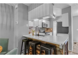 Photo #5: 4888051 Listing
