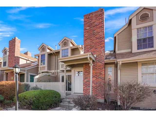 MLS: 4888334 Condo For Sale