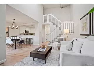 Photo #6: 4888334 Listing