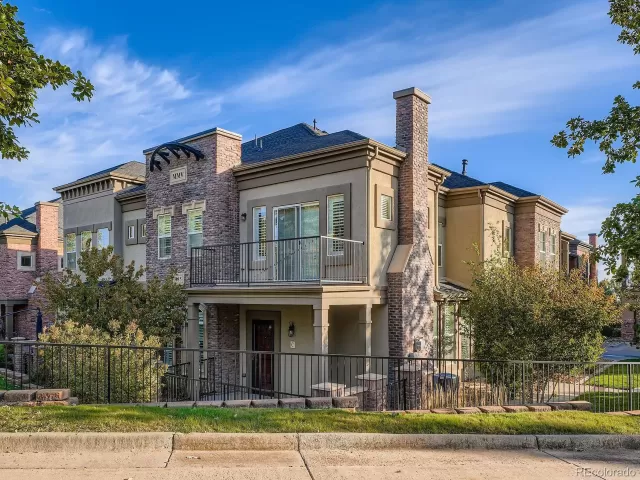 MLS: 4890110 Condo For Sale