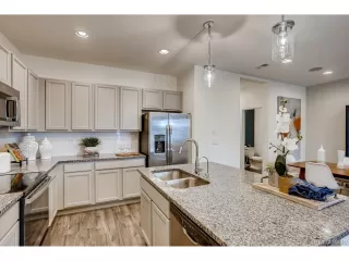 Photo #4: 4890196 Listing