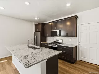 Photo #2: 4890616 Listing 