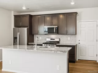 Photo #3: 4890616 Listing 