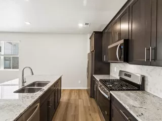 Photo #4: 4890616 Listing 