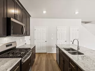 Photo #5: 4890616 Listing 