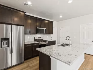 Photo #6: 4890616 Listing 