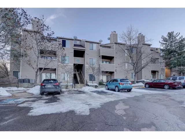 MLS: 4890948 Condo For Sale