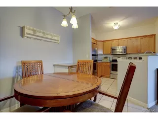 Photo #6: 4890948 Listing