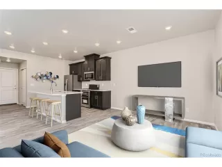 Photo #5: 4895135 Listing