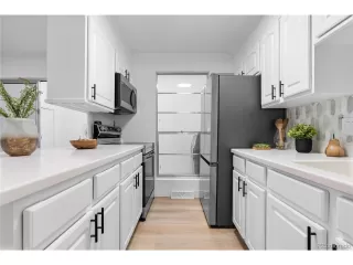 Photo #5: 4898418 Listing 