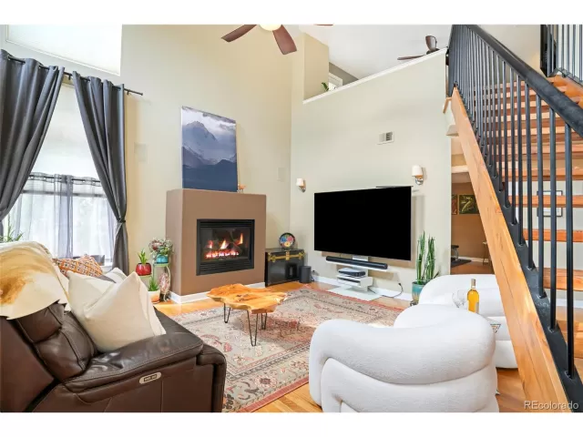 MLS: 4900533 Condo For Sale