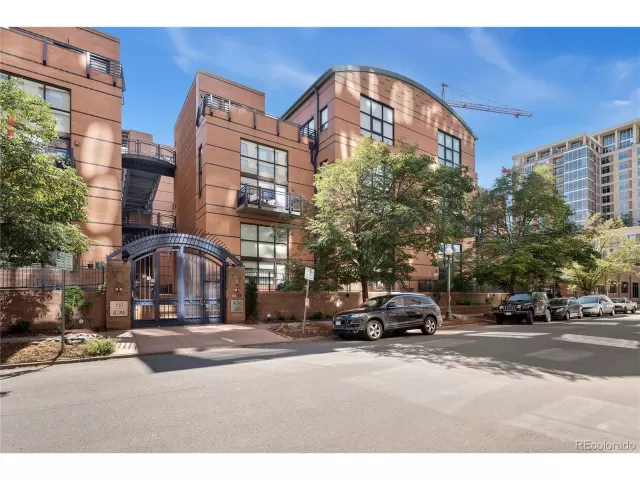 MLS: 4900829 Condo For Sale