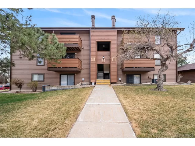 MLS: 4901587 Condo For Sale