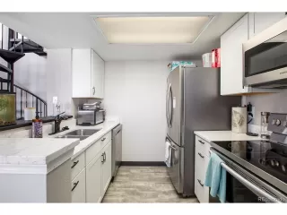 Photo #5: 4902899 Listing 